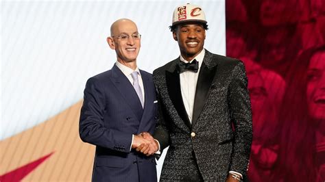 Cavaliers Sign 2022 Draft Picks Ochai Agbaji and Isaiah Mobley.